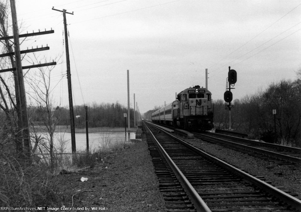 NJT GP40P 4109